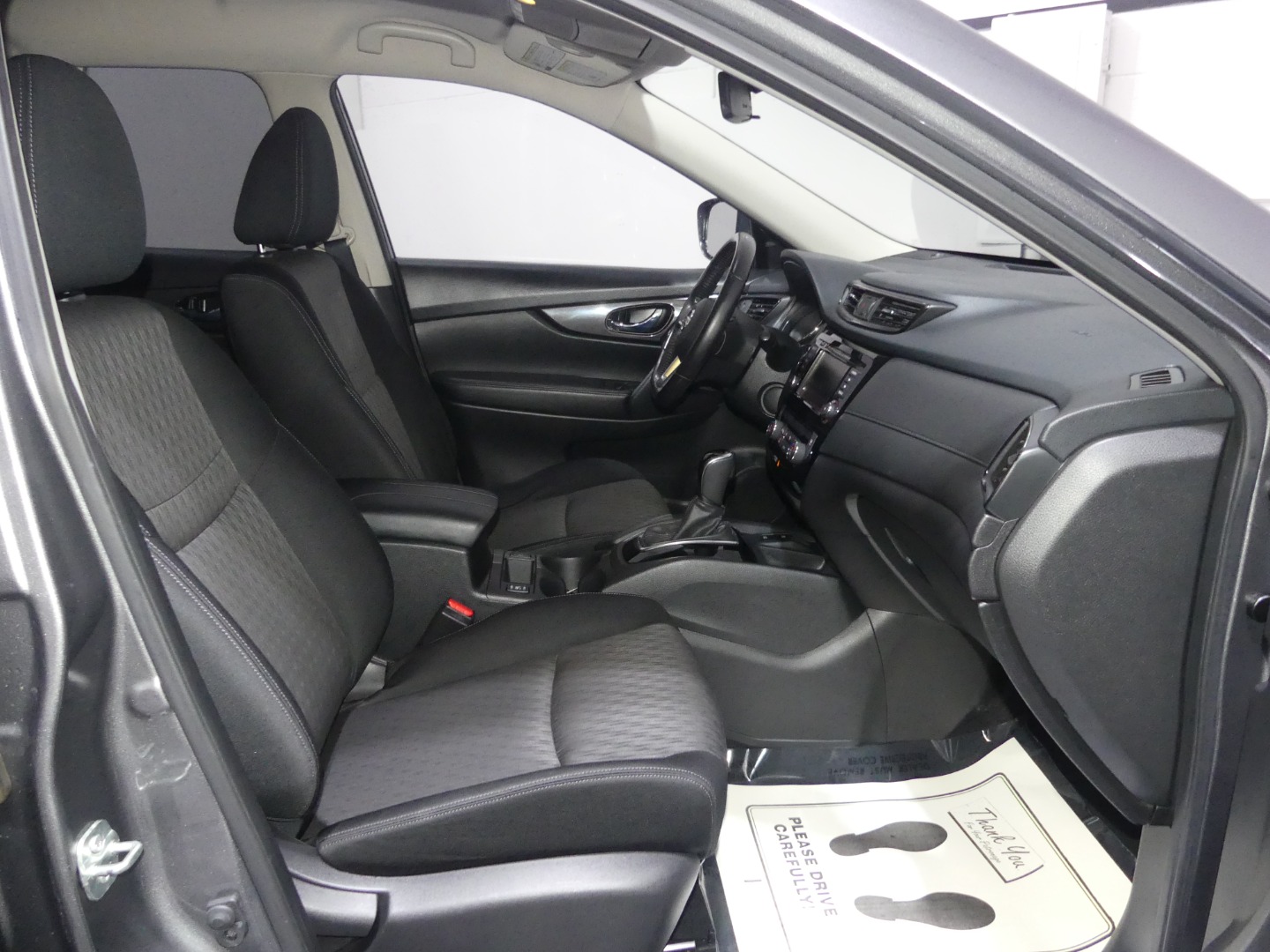 2019 Nissan Rogue SV photo 23