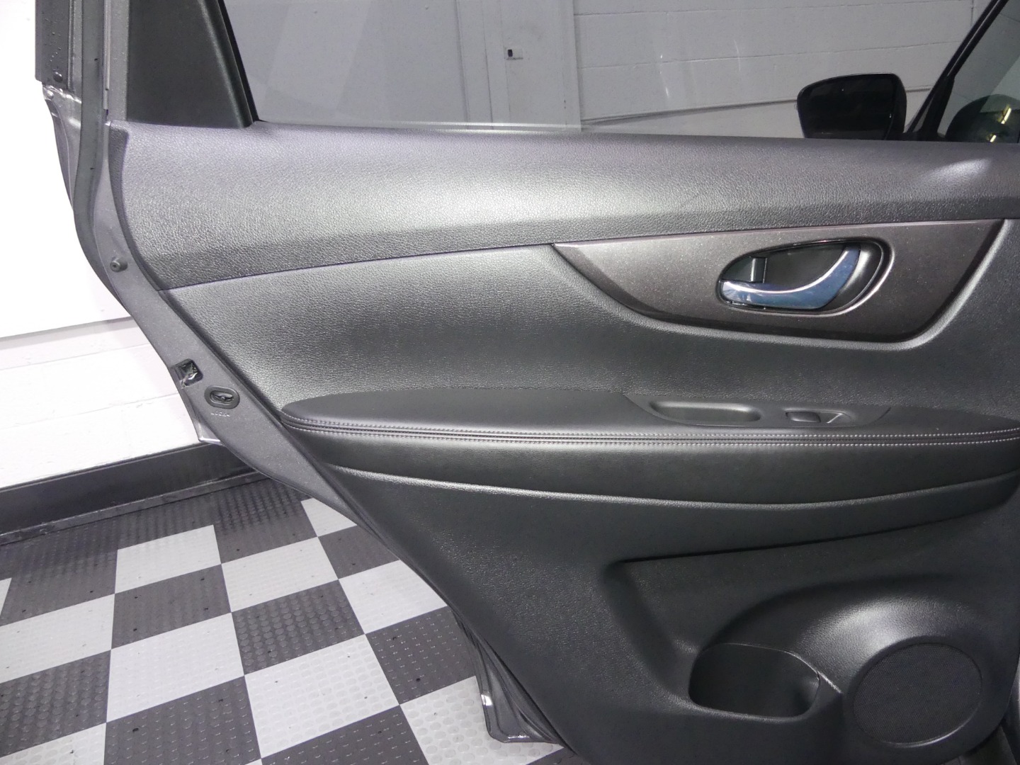 2019 Nissan Rogue SV photo 26