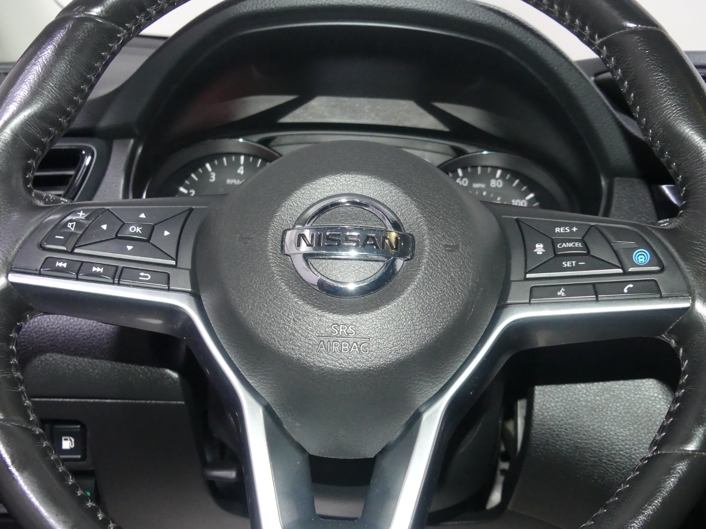2019 Nissan Rogue SV photo 32