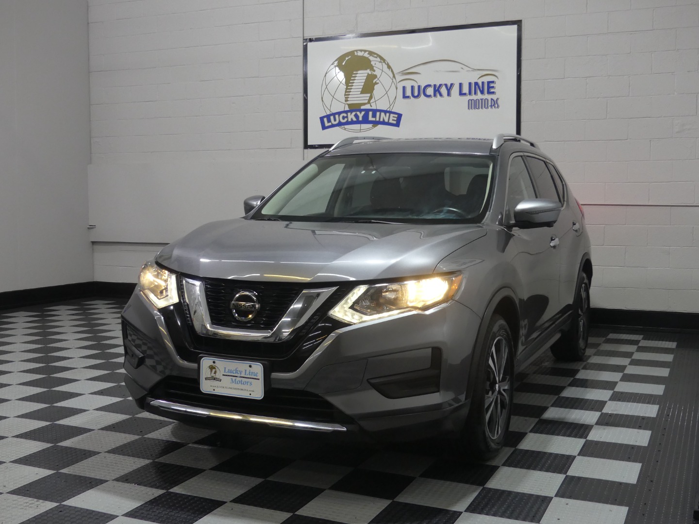 2019 Nissan Rogue SV photo 5