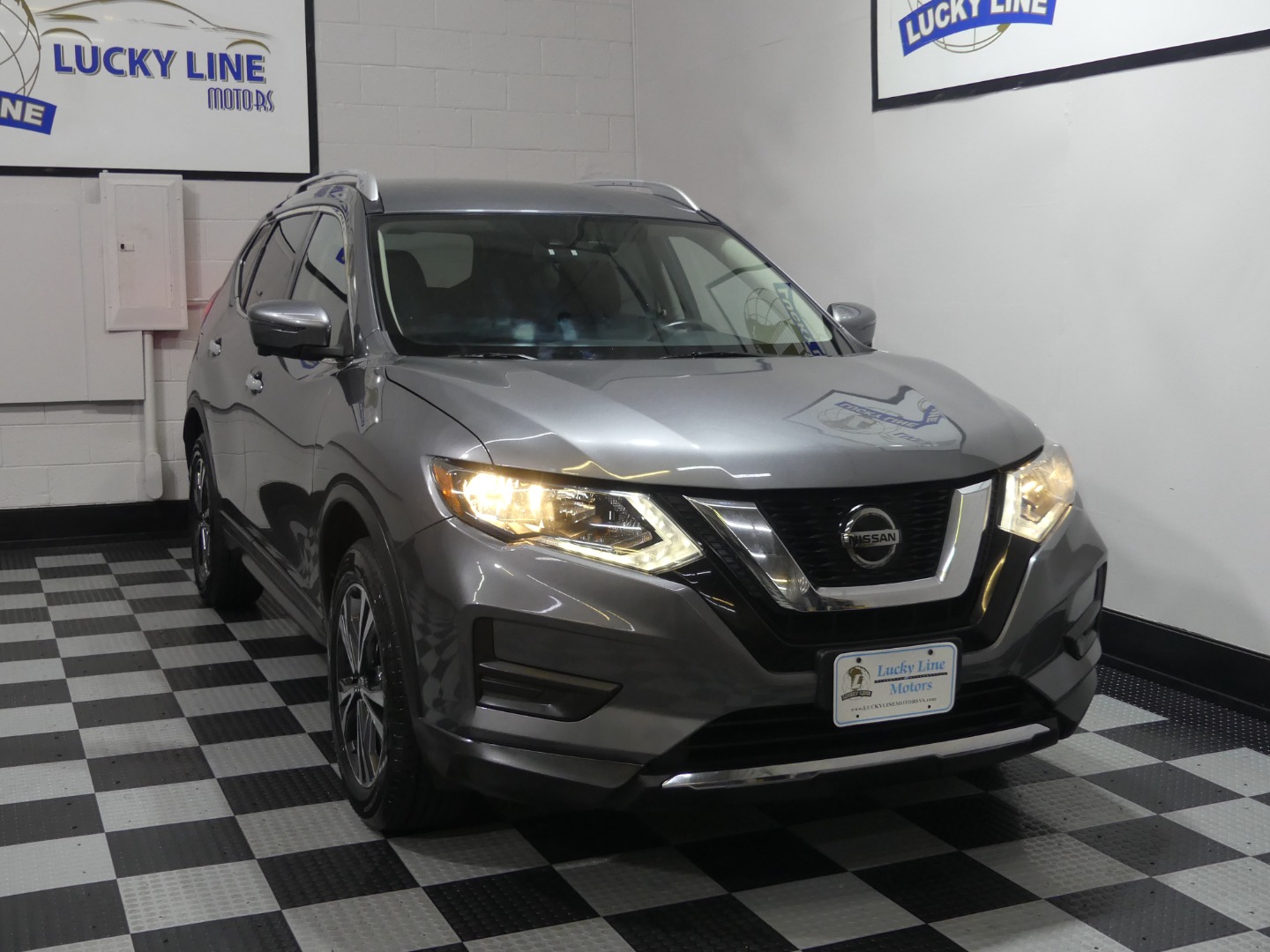 2019 Nissan Rogue SV photo 6