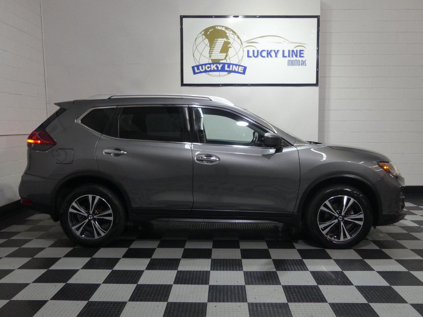 2019 Nissan Rogue SV photo 7