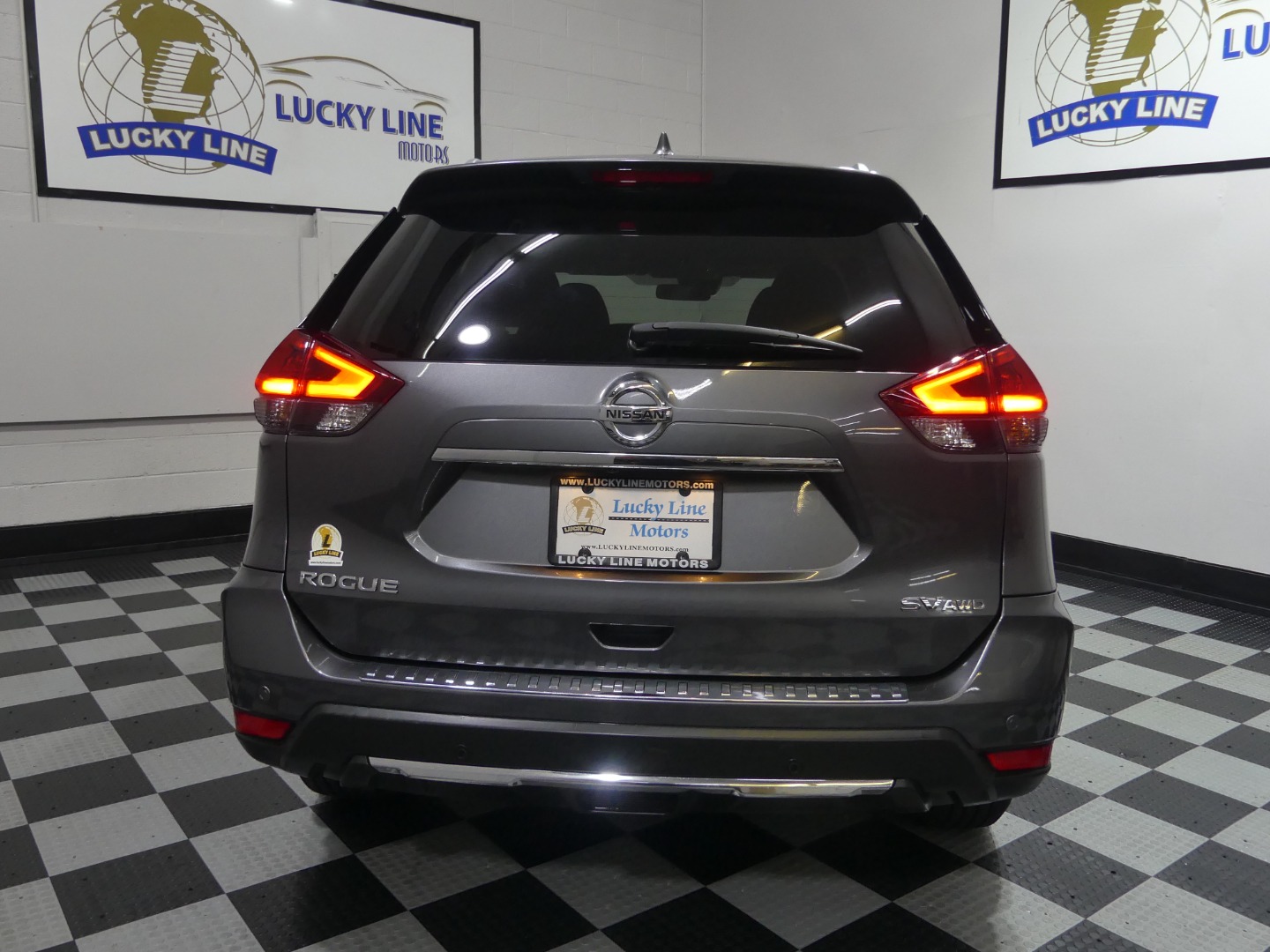 2019 Nissan Rogue SV photo 9