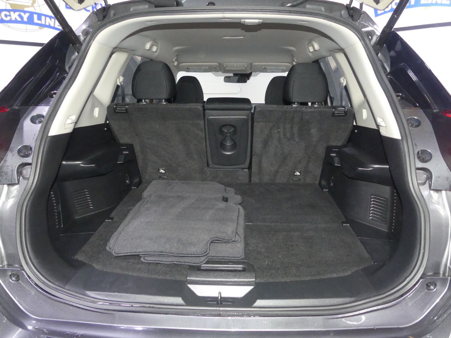 2019 Nissan Rogue SV photo 10