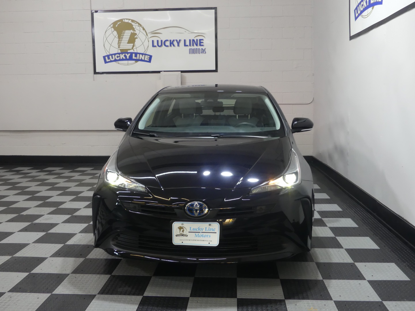 2022 Toyota Prius LE photo 3