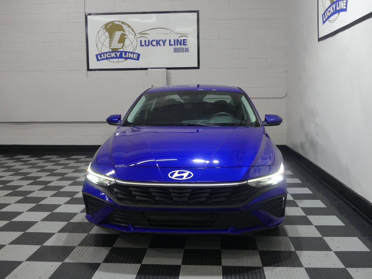 2024 Hyundai Elantra SEL photo 3