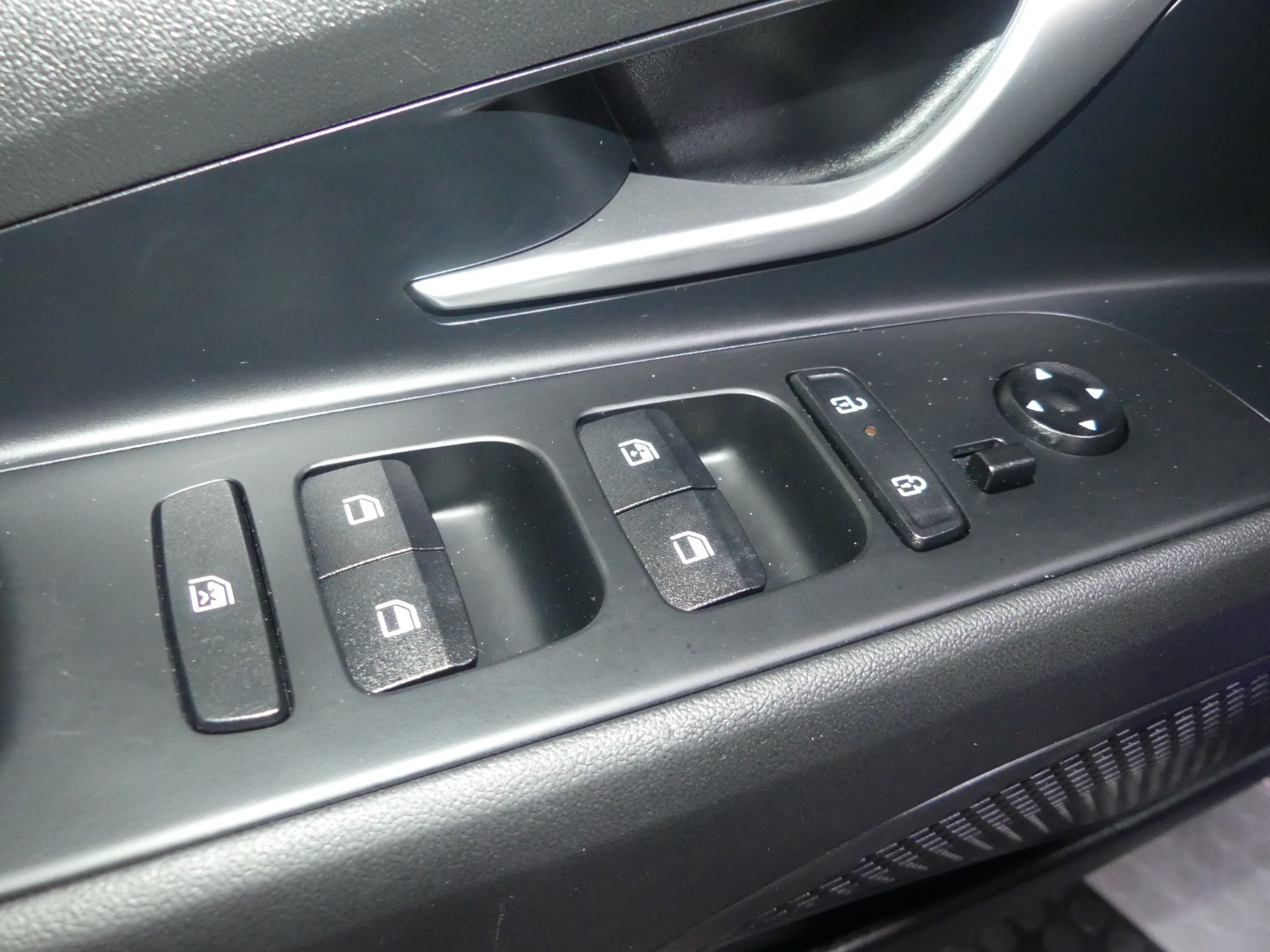 2024 Hyundai Elantra SEL photo 19