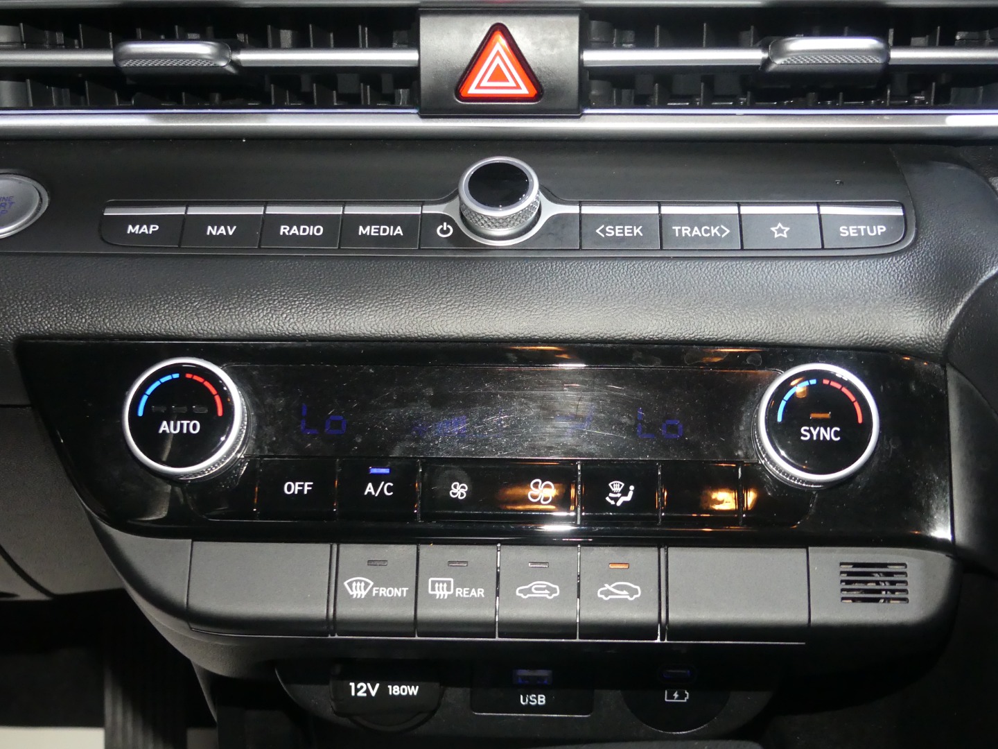 2024 Hyundai Elantra SEL photo 36