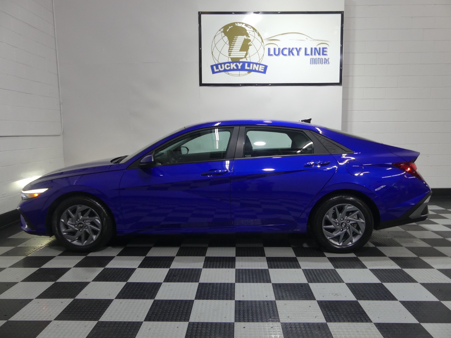 2024 Hyundai Elantra SEL photo 8