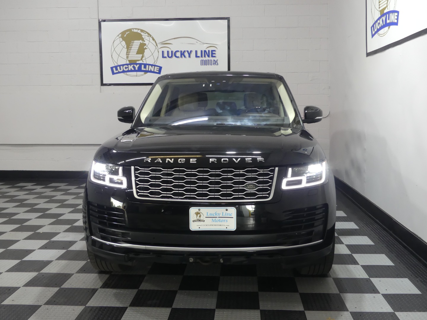 2018 Land Rover Range Rover HSE photo 2