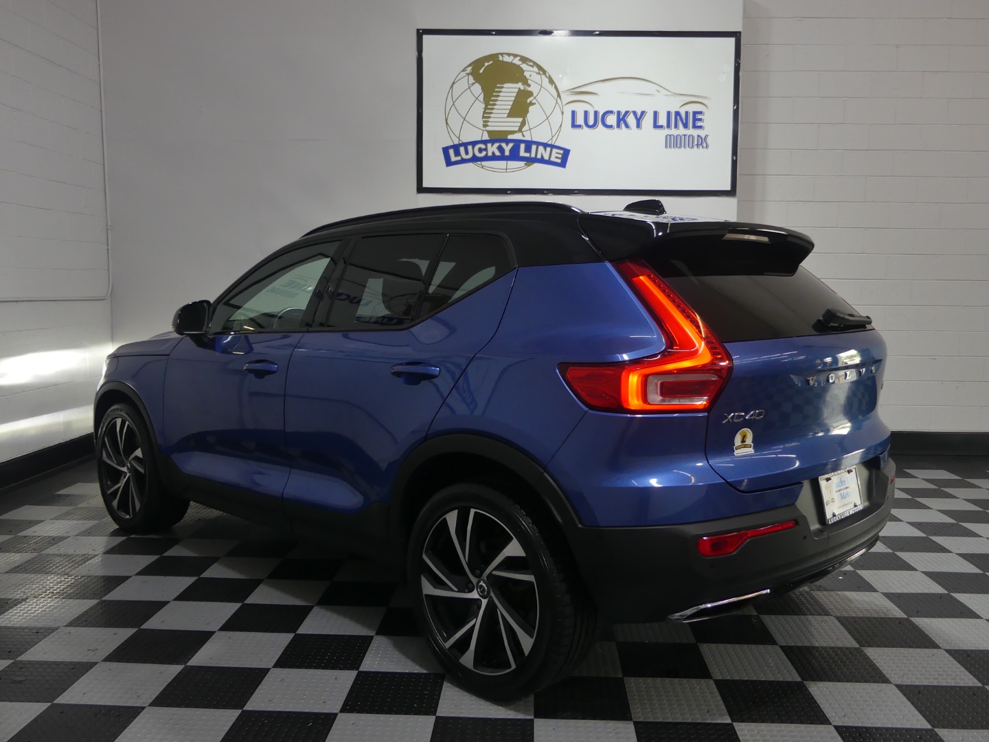 2020 Volvo XC40 R-Design photo 12