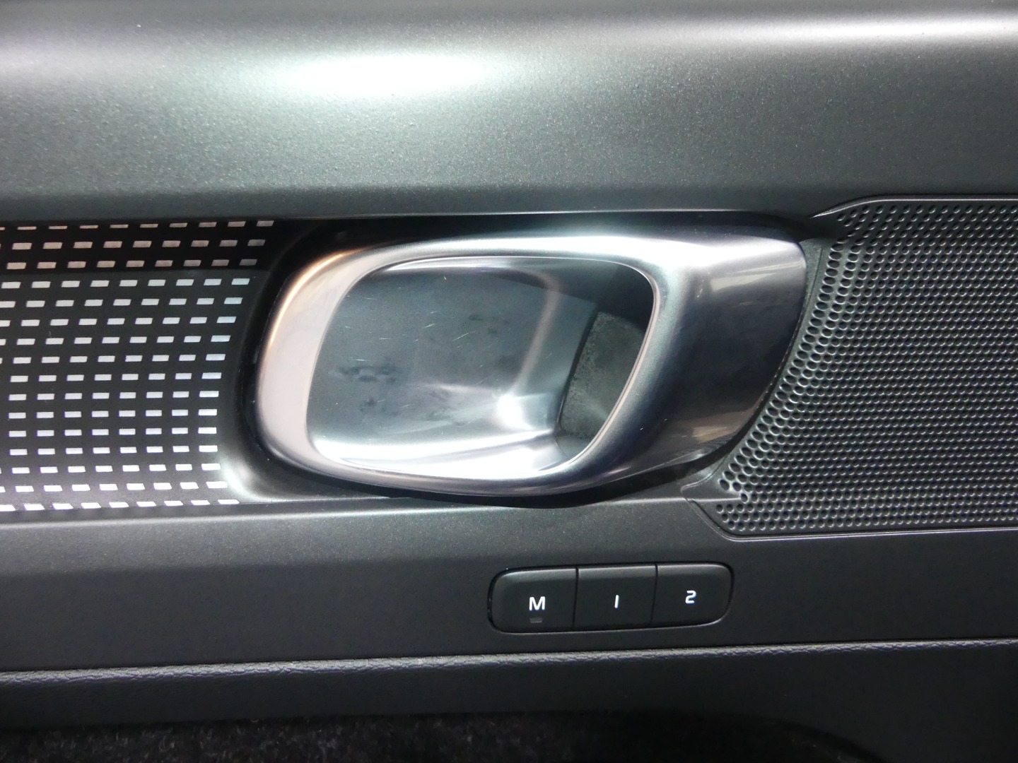 2020 Volvo XC40 R-Design photo 20