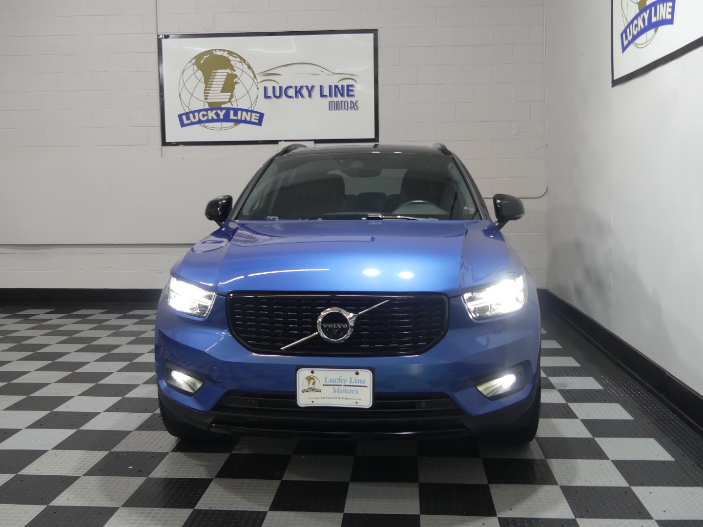 2020 Volvo XC40 R-Design photo 3