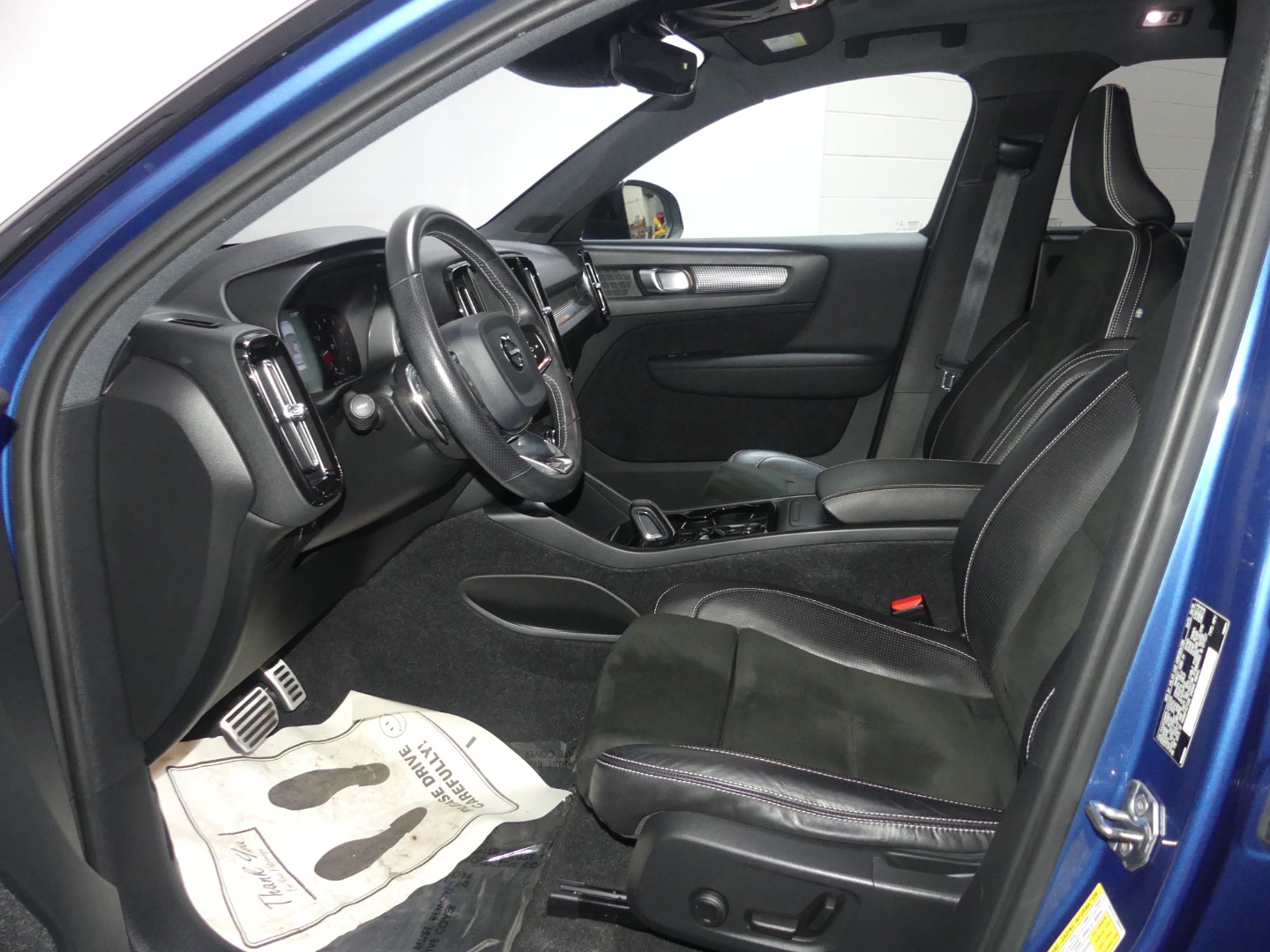 2020 Volvo XC40 R-Design photo 22