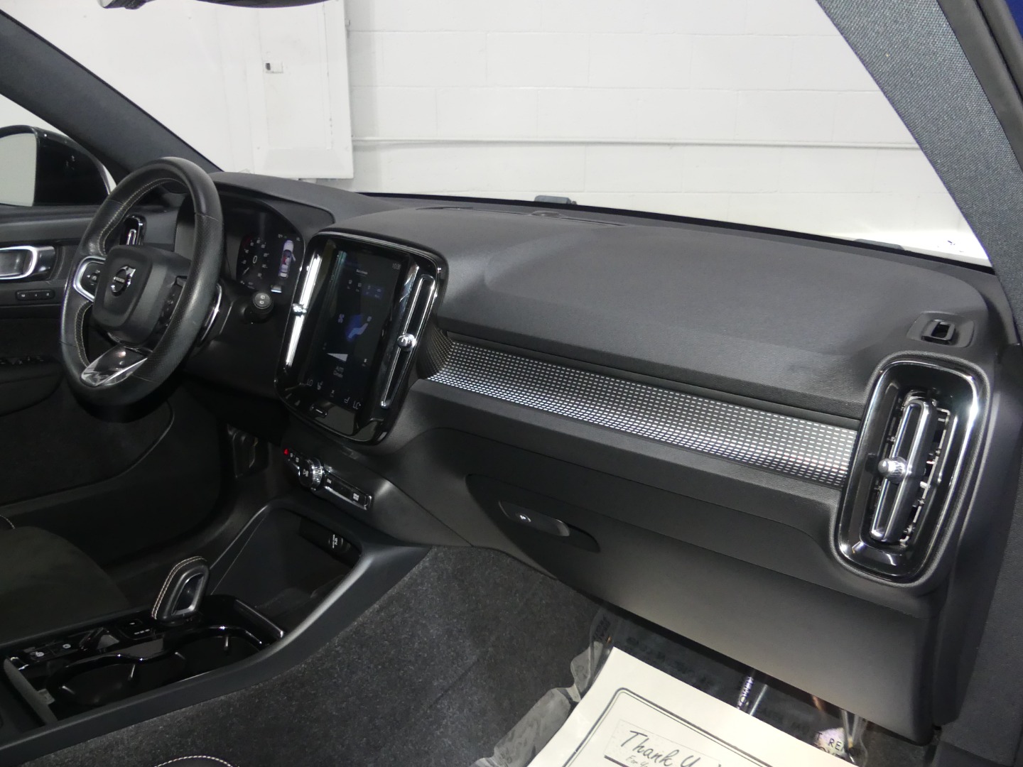 2020 Volvo XC40 R-Design photo 25