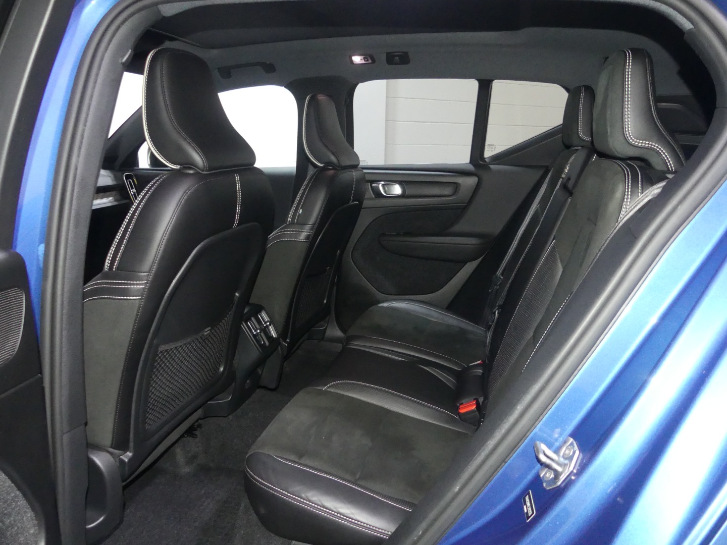 2020 Volvo XC40 R-Design photo 27