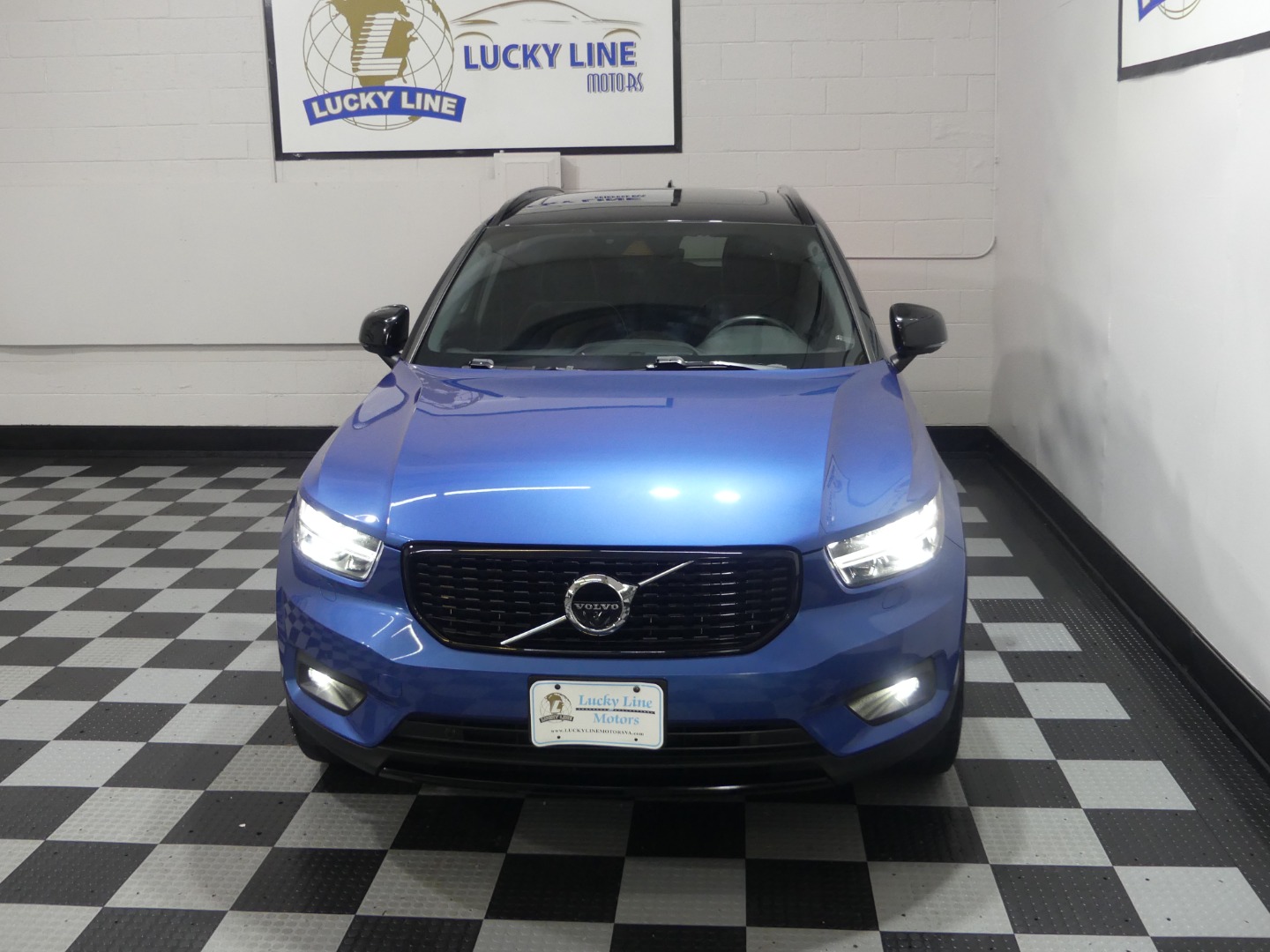 2020 Volvo XC40 R-Design photo 4