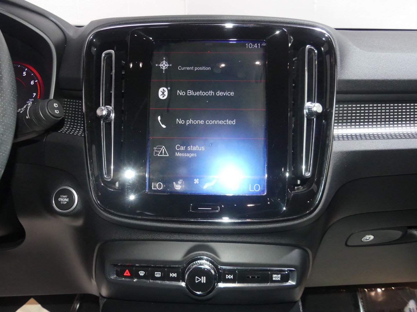 2020 Volvo XC40 R-Design photo 36