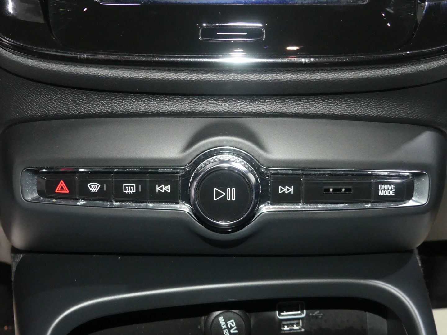 2020 Volvo XC40 R-Design photo 37