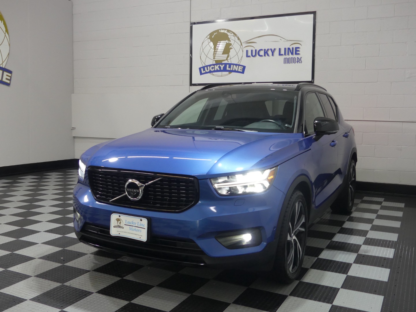 2020 Volvo XC40 R-Design photo 5