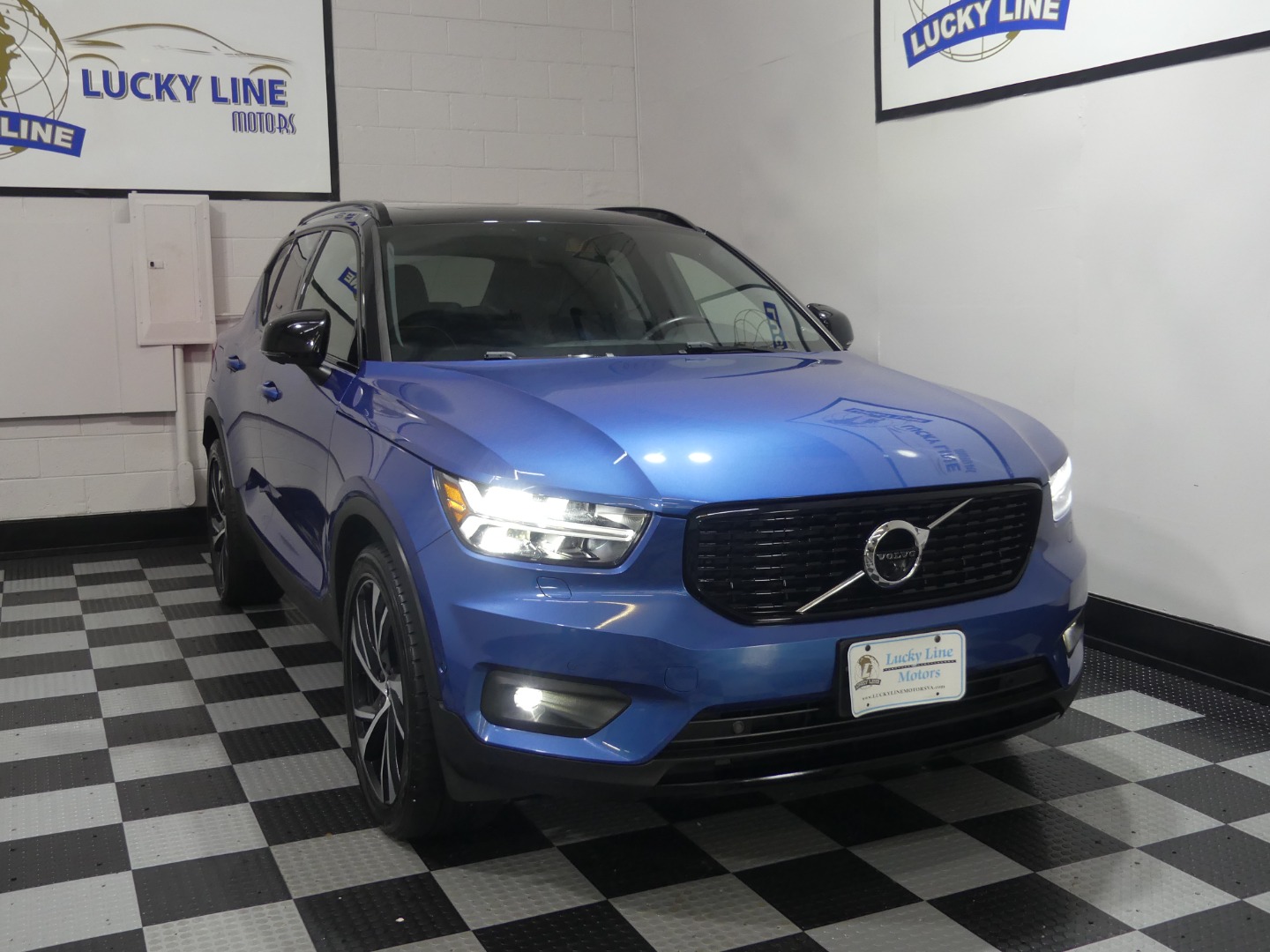 2020 Volvo XC40 R-Design photo 6