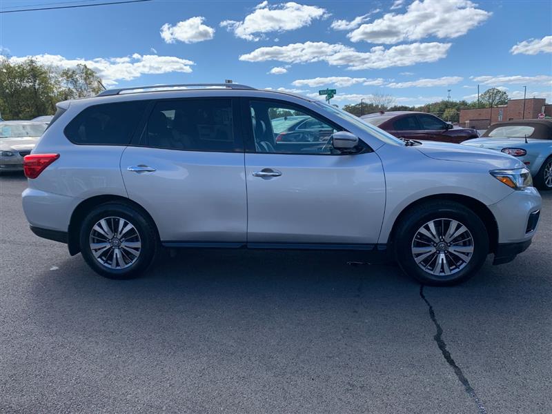 2018 Nissan Pathfinder SL photo 3