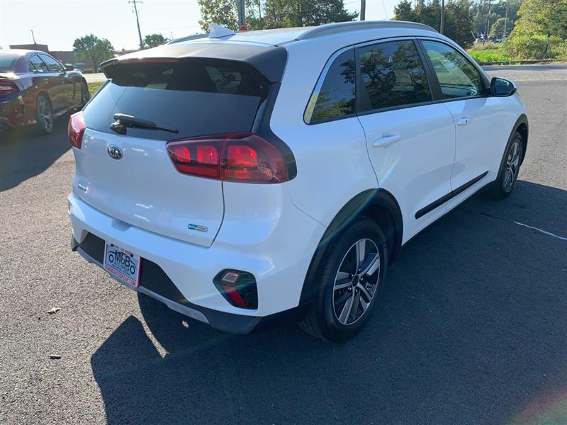 2020 Kia Niro Plug-In Hybrid LXS photo 4