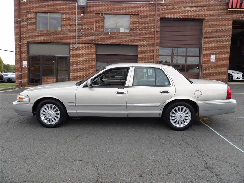 2009 Mercury Grand Marquis LS photo 4