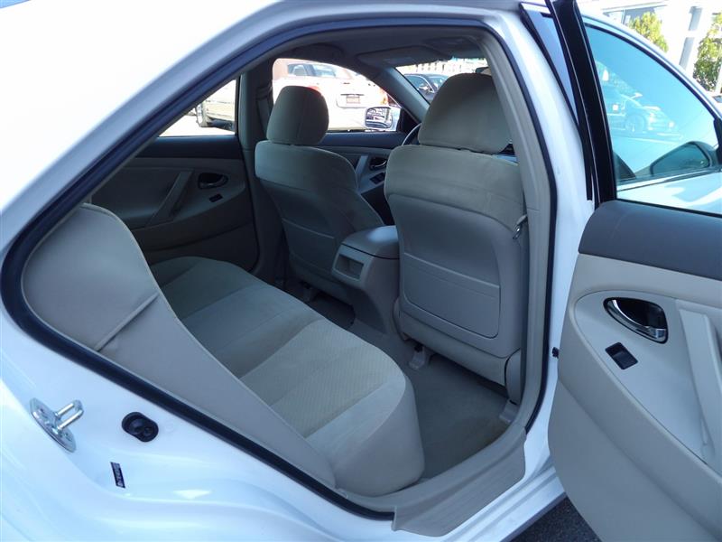 2009 Toyota Camry LE photo 14