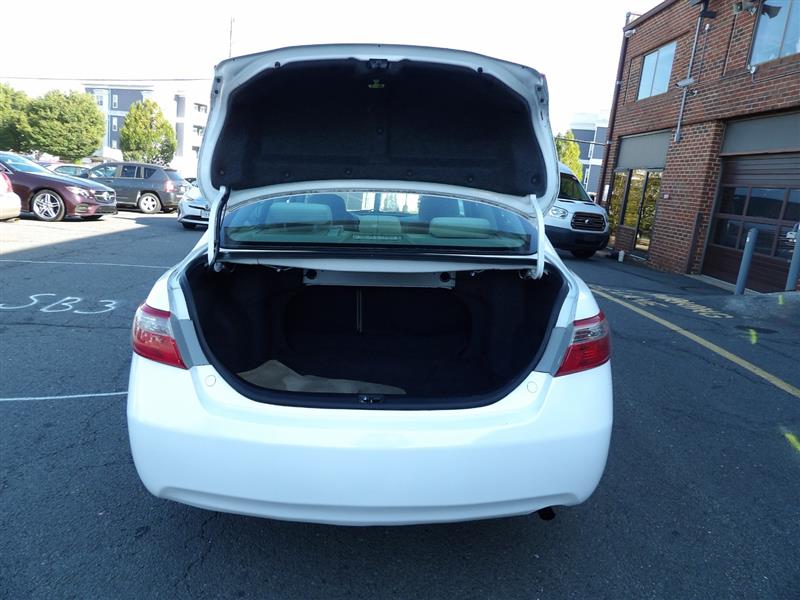 2009 Toyota Camry LE photo 15