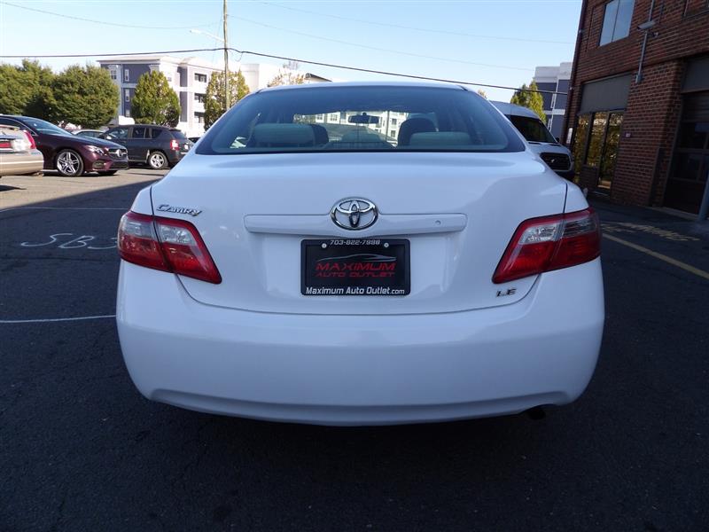 2009 Toyota Camry LE photo 4