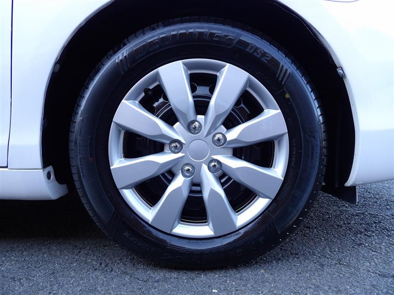 2009 Toyota Camry LE photo 8