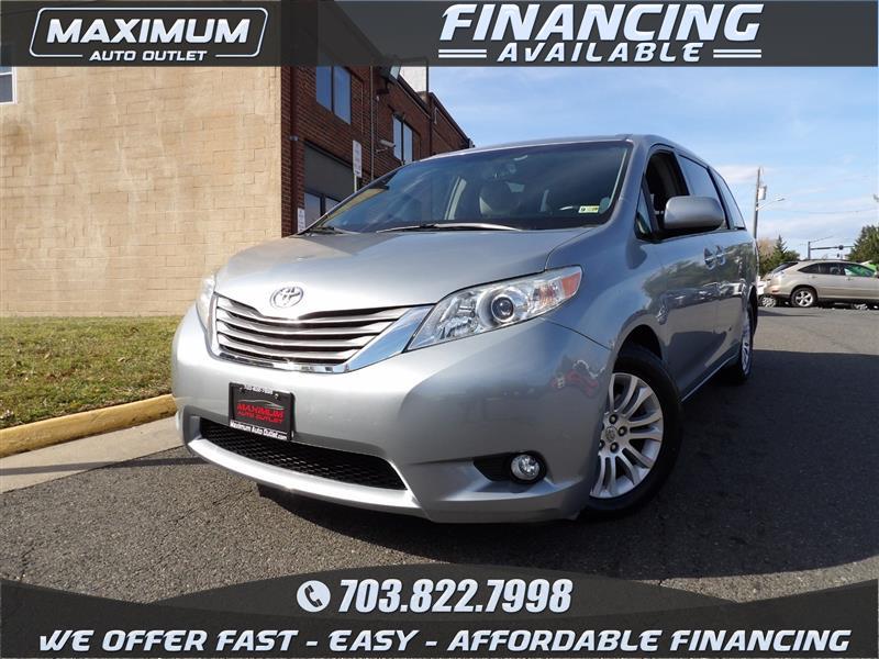 2015 TOYOTA SIENNA XLE 