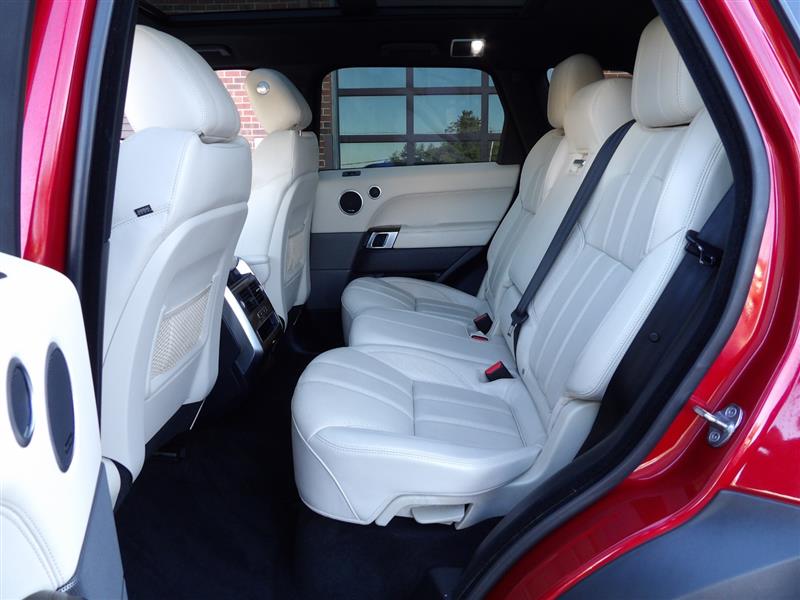2016 Land Rover Range Rover Sport HSE photo 10