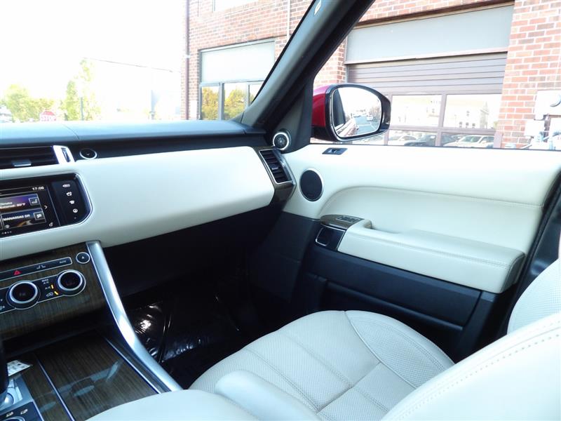 2016 Land Rover Range Rover Sport HSE photo 12