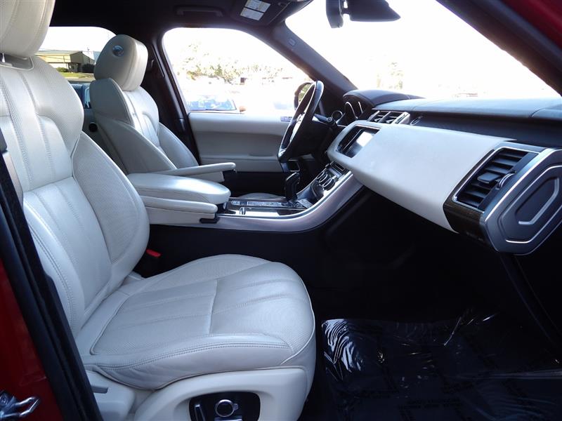 2016 Land Rover Range Rover Sport HSE photo 13