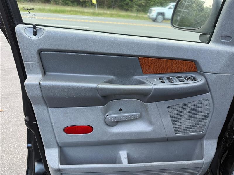 2006 Dodge Ram SLT photo 9