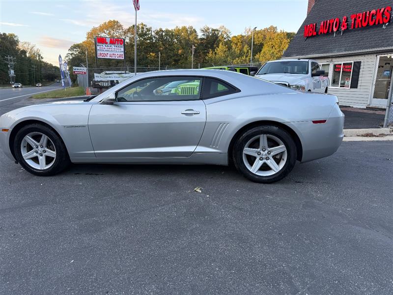 2011 Chevrolet Camaro 1LT photo 2