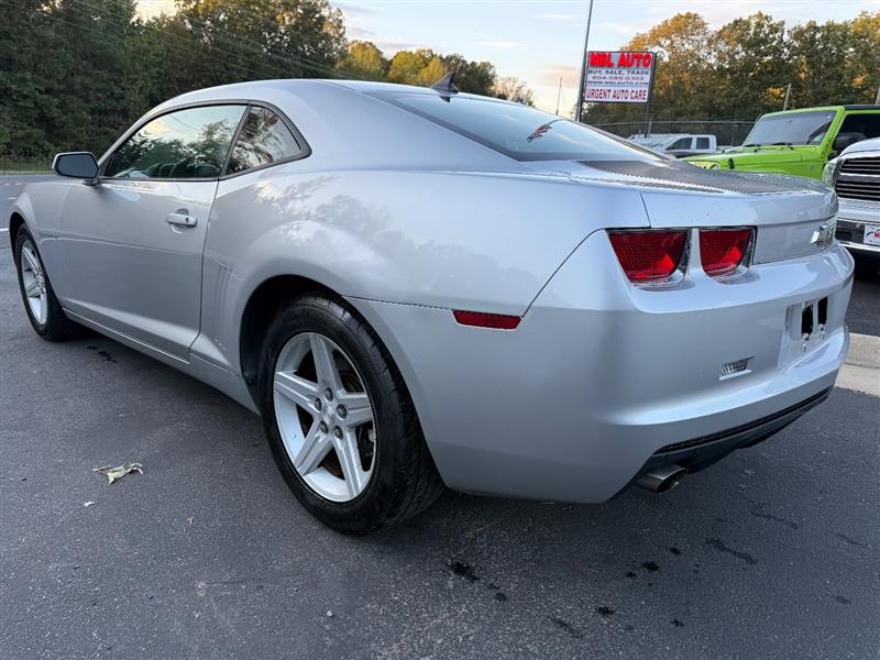 2011 Chevrolet Camaro 1LT photo 3