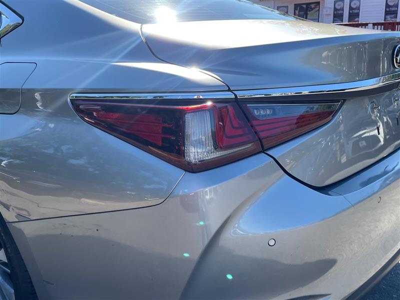 2019 Lexus ES 350 photo 15