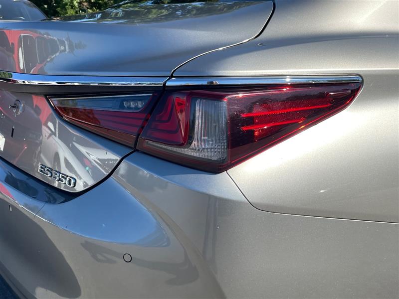 2019 Lexus ES 350 photo 19