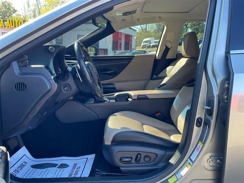 2019 Lexus ES 350 photo 21