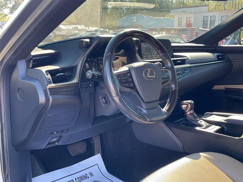 2019 Lexus ES 350 photo 22