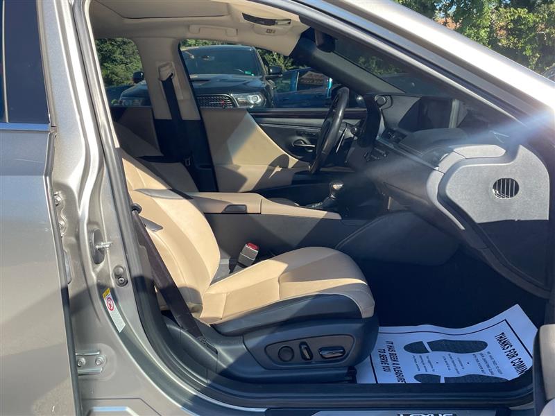 2019 Lexus ES 350 photo 24