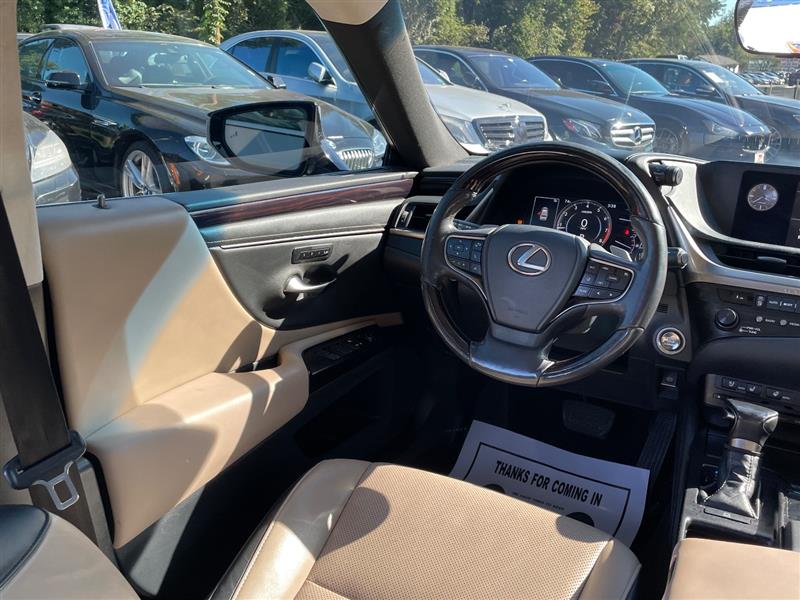 2019 Lexus ES 350 photo 31