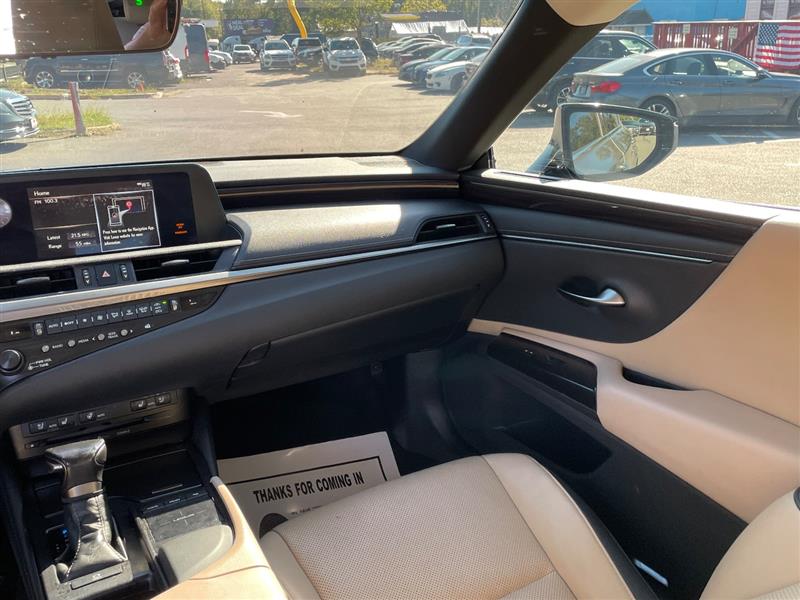 2019 Lexus ES 350 photo 32
