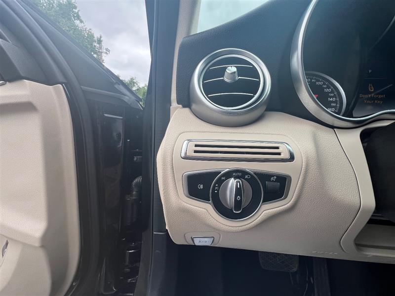 2018 Mercedes Benz C 300 photo 10