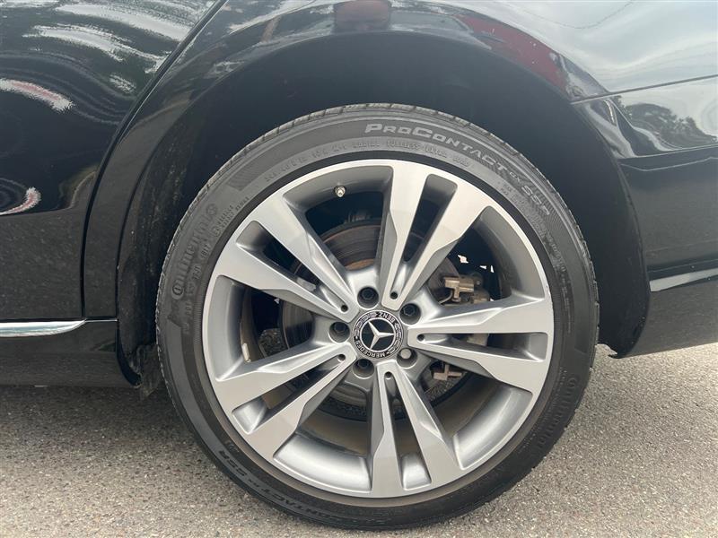 2018 Mercedes Benz C 300 photo 17