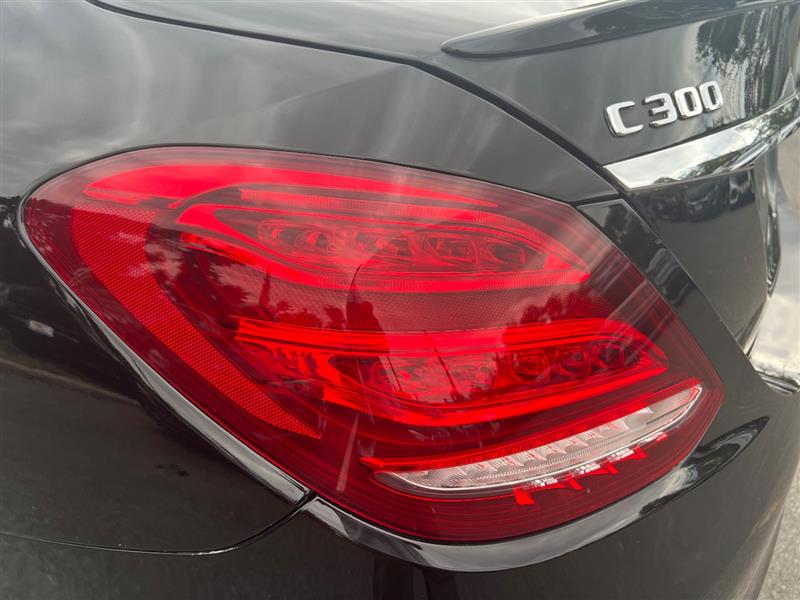 2018 Mercedes Benz C 300 photo 18