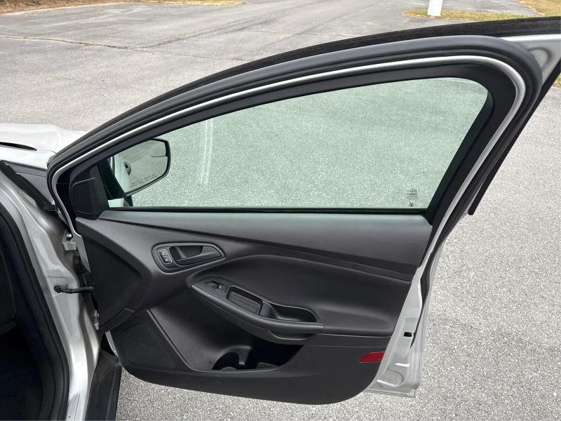 2015 FORD FOCUS S Sedan 4D